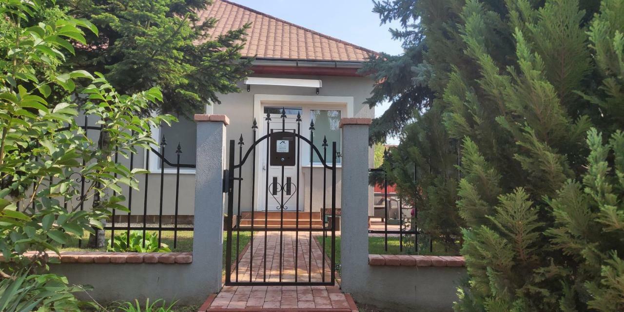 Apartamento Pe-Ki Apartman Pétfürdő Várpalota Exterior foto